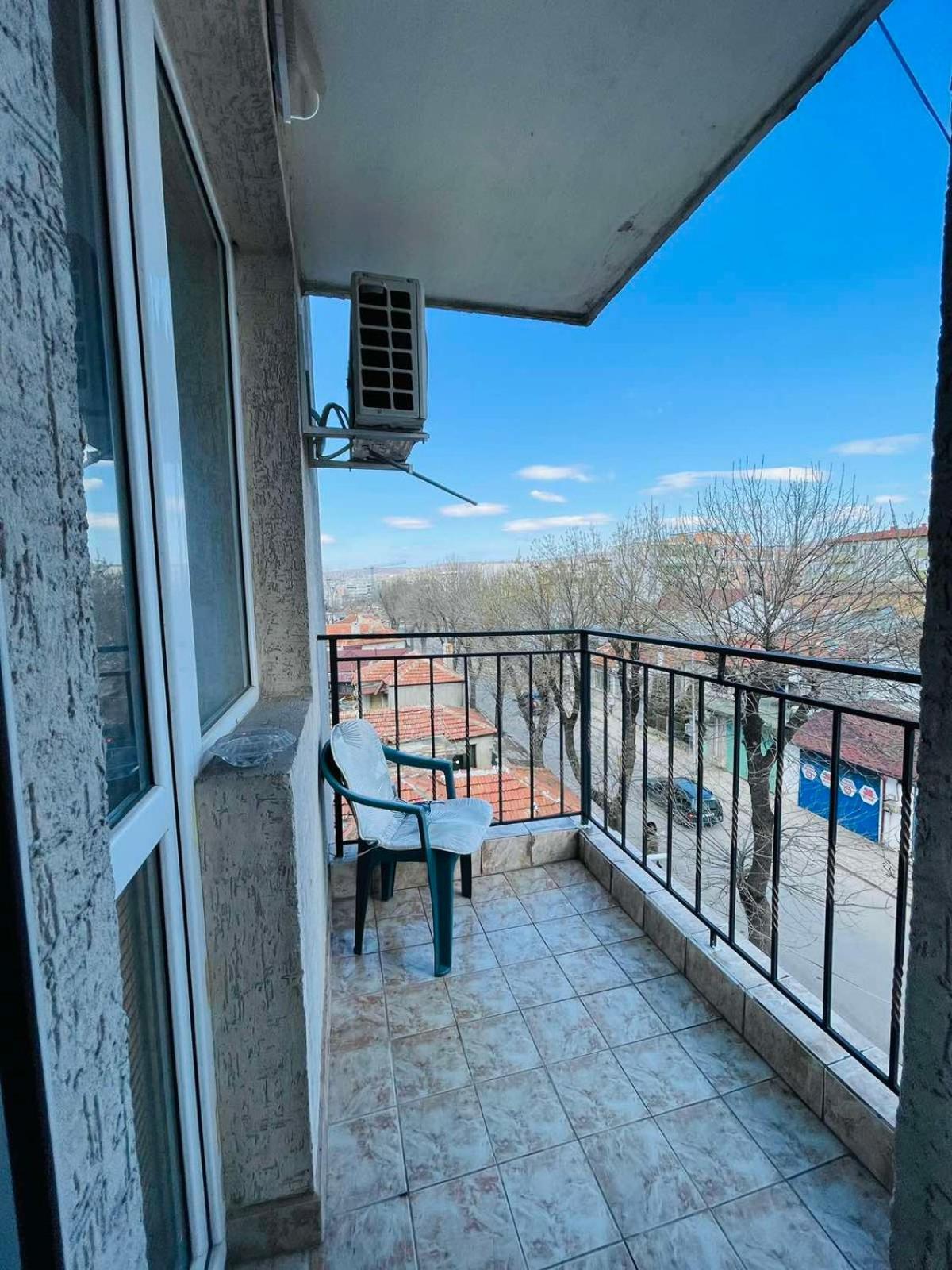 Апартамент Широк Център Варна15 Минути До Центъра Exterior foto